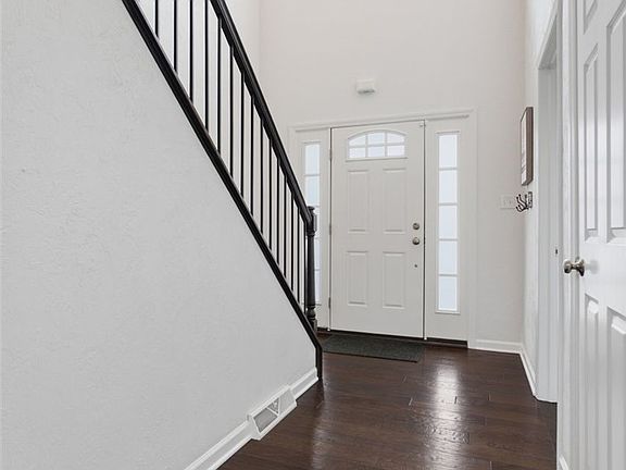 3rd image of 2547 Forest Brook Dr