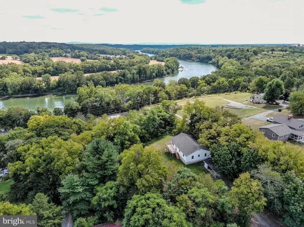 62 Stehley Ln, Falling Waters, WV 25419