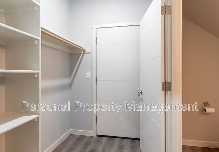 3544 NE 61st Way — Photo 5