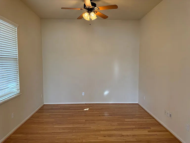 1587 Regent Dr — Photo 10
