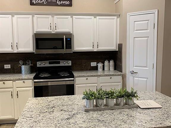 3rd image of 5068 San Jacinto Dr