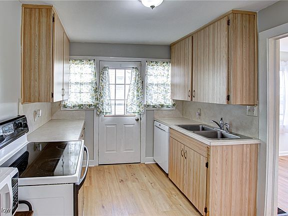 5th image of 408 Fairlawn Ave