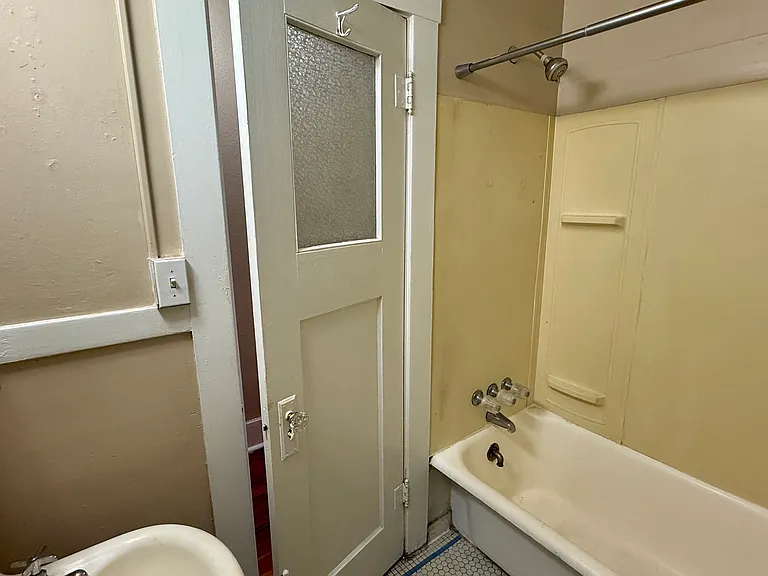 1202 N Corona St #5 — Photo 4