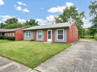 5319 Armsmere Way, Louisville, KY 40218