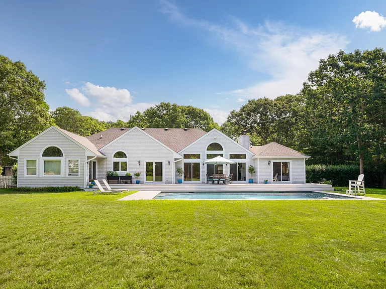5 Old Fields Ln — Photo 1