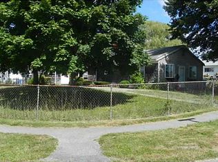 4 Ludlow Rd, Middletown, RI 02842