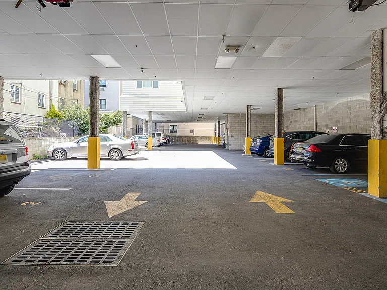 5005 Palisade Plaza — Photo 17
