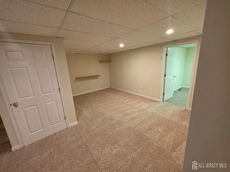 1301 Dahlia Cir — Photo 22