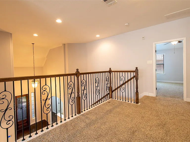 7 Whispering Thicket Pl — Photo 14