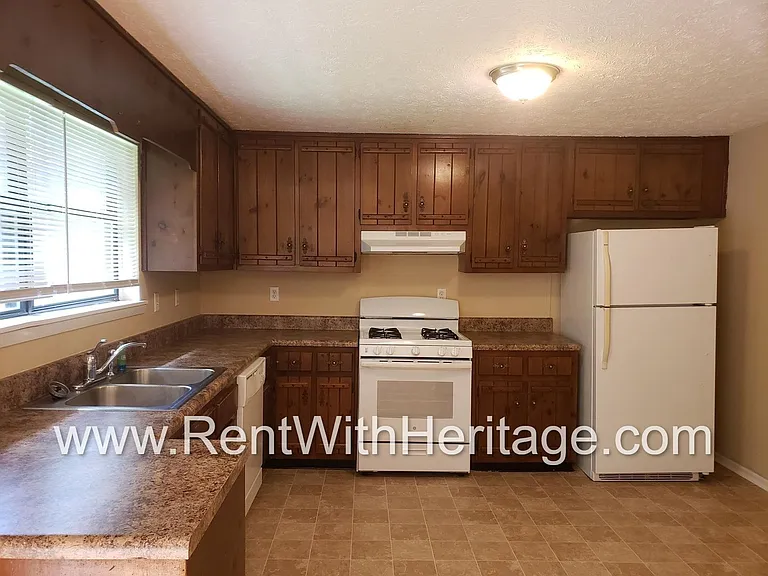 4832 Timber Ridge Dr — Photo 9
