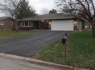 14 Eastway Dr, Oswego, IL 60543