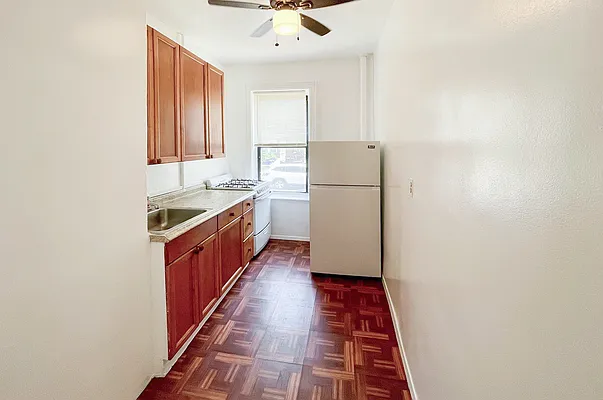 Rented by Coldwell Banker Warburg | media 1