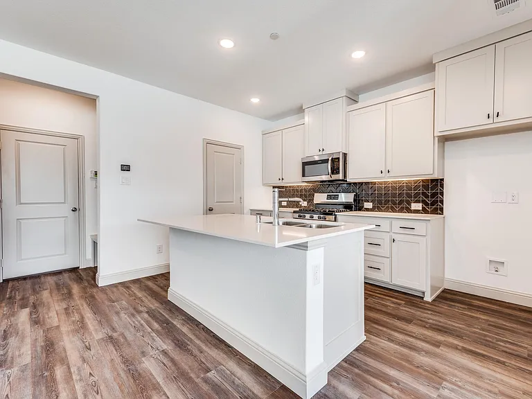 15866 Yellow Elder Rd — Photo 6