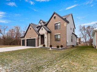 8615 Greendale Dr, Sterling Heights, MI 48312