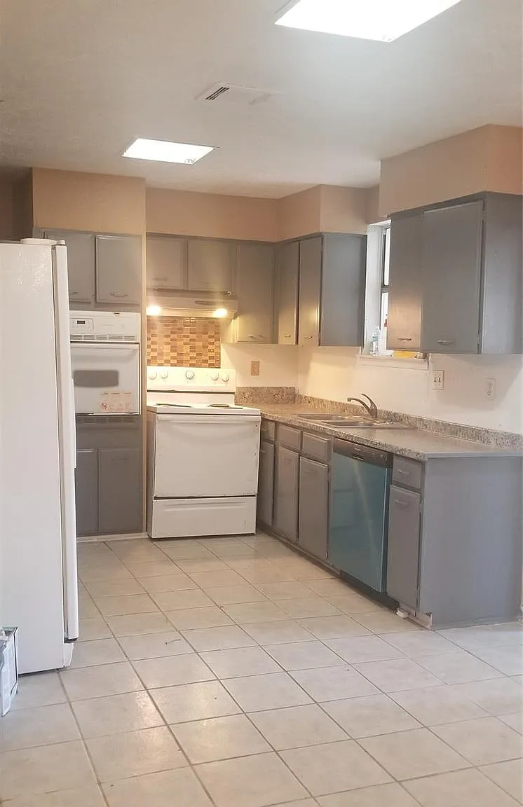 4 bed, 2.0 bath, 1647 sqft, $1,800 — Photo 4