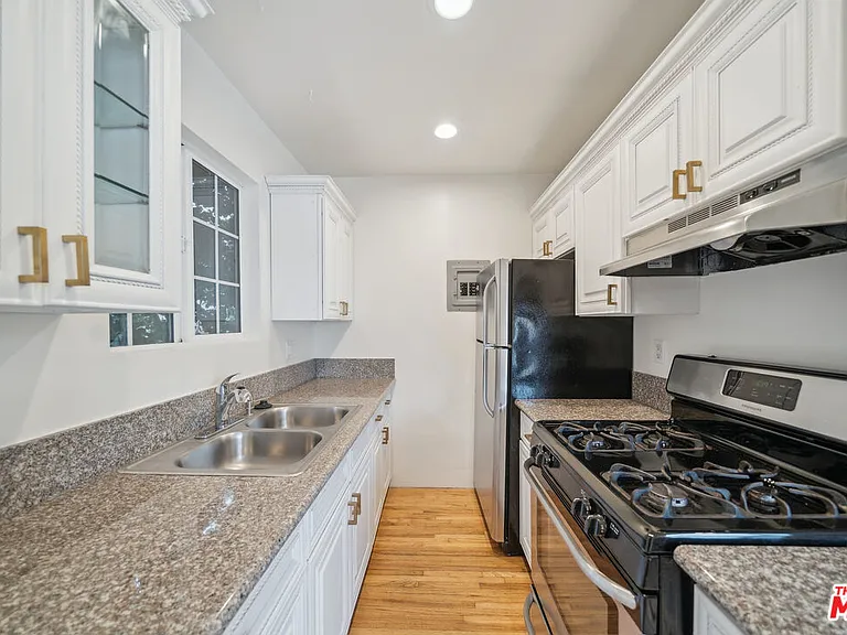 710 Westmount Dr #D — Photo 5