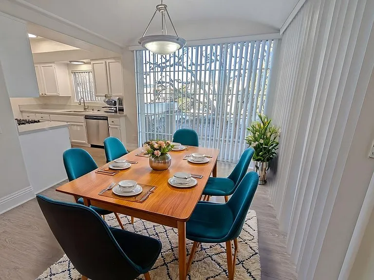 922 N Croft Ave #101 — Photo 4