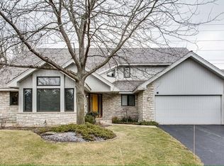 23 Rodeo Dr, Burr Ridge, IL 60527