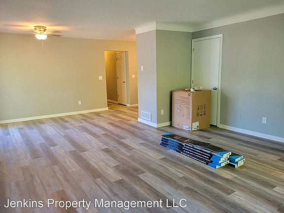 5th image of 844 3rd St