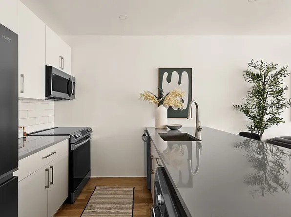 40 Schaefer St #2A, Brooklyn, NY 11207