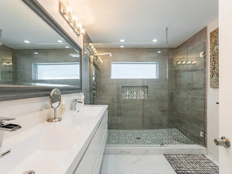 425 NE 14th Ave — Photo 32