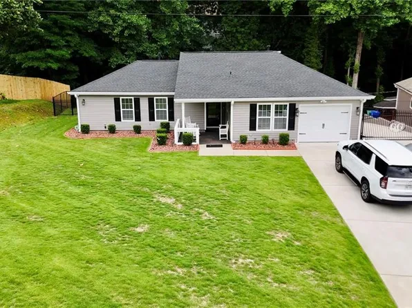 3907 Wabash Ln, Ellenwood, GA 30294