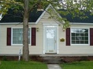 5445 Woodward St, Wayne, MI 48184