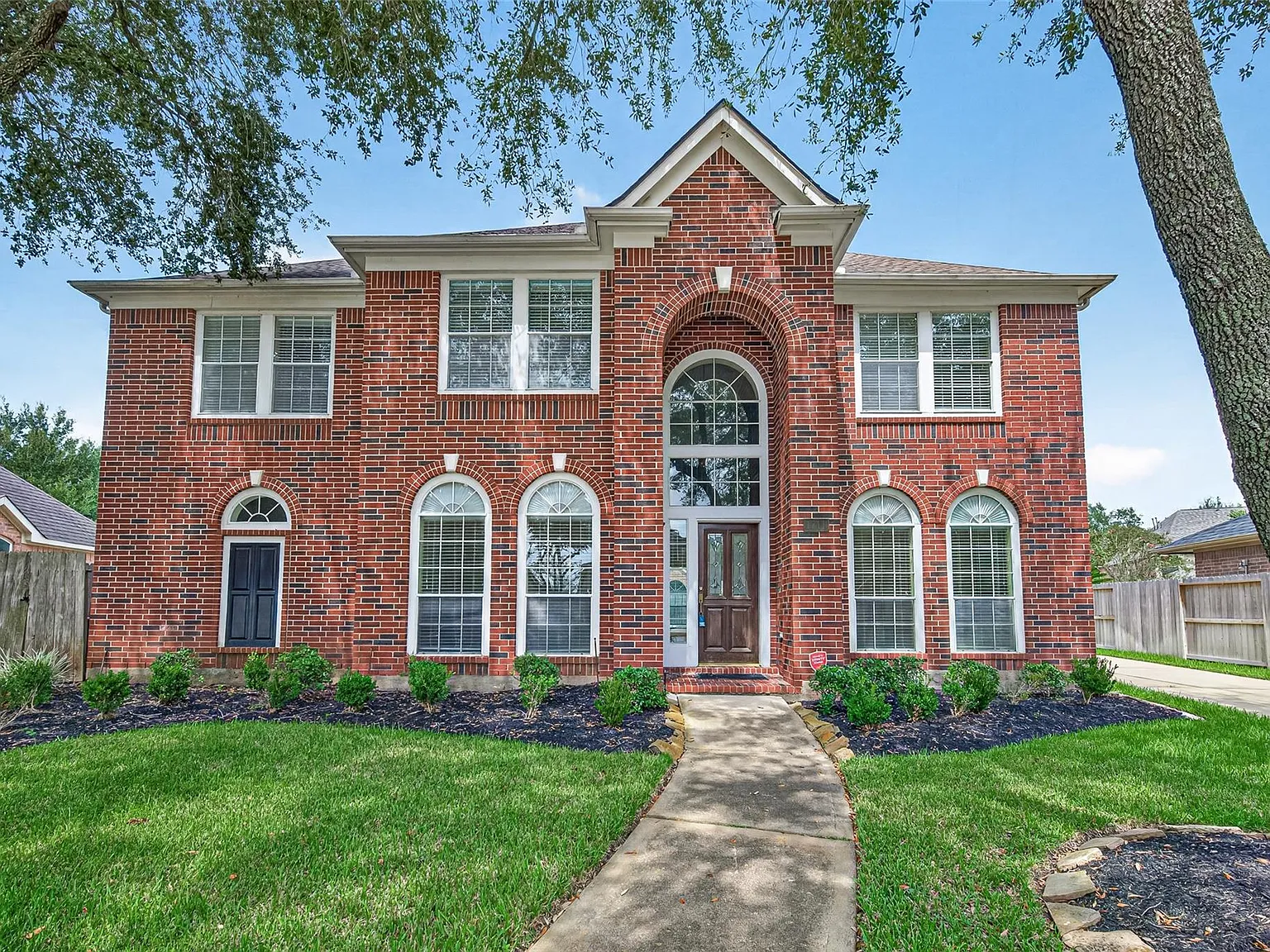 4 bed, 3.5 bath, 3100 sqft, $2,900 — Photo 1