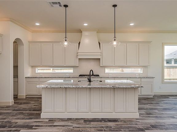 5th image of 4404 Uphor Ct