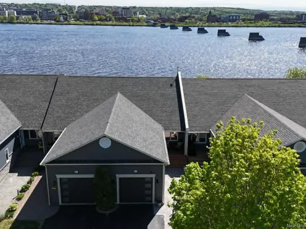 48 Waterford Ln, Fredericton, NB E3A 0E2