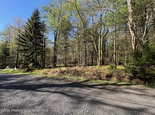 201 Sharon Ln, Gouldsboro, PA