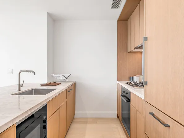 501 Third Avenue 20A image 2 of 15