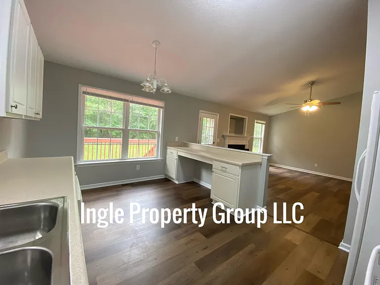 Kitchen and breakfast nook