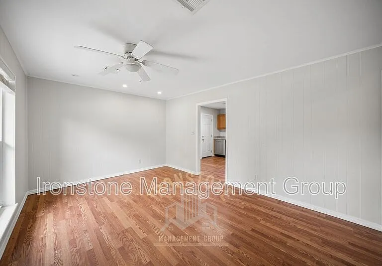 908 W El Paso Pl — Photo 3