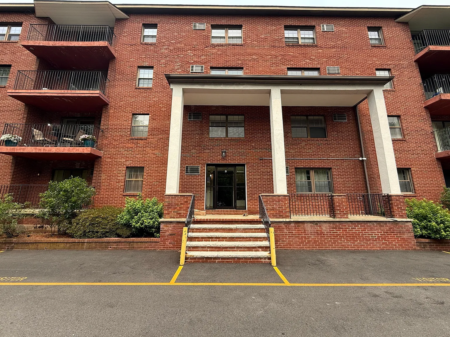 2 bed, 2.0 bath, 996 sqft, $2,600 — Photo 1