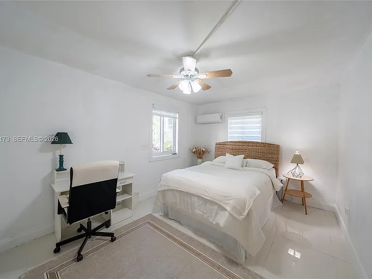 1678 SW 11th St #1 — Photo 5