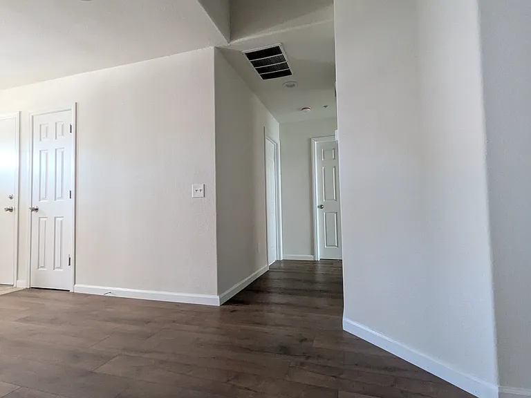 585 Hildale Cir — Photo 5