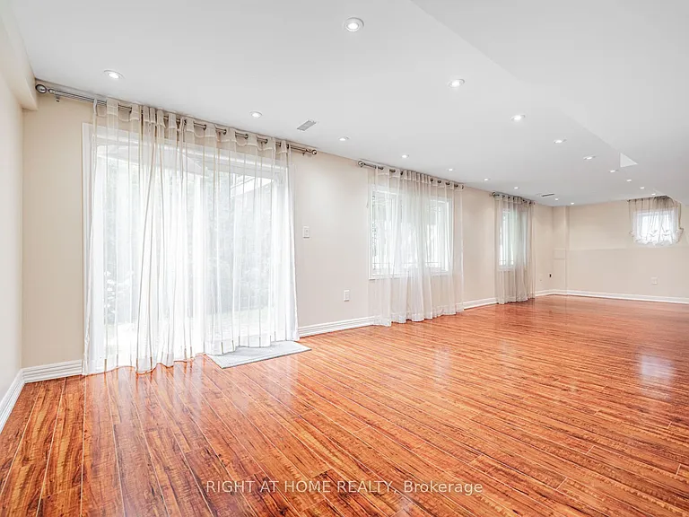 67 Timna Cres — Photo 27