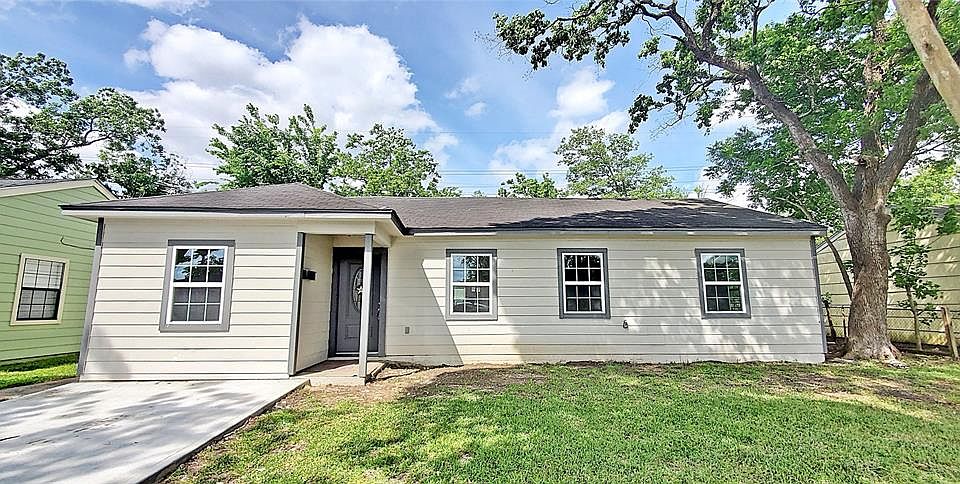 1st image of 303 Alastair Dr