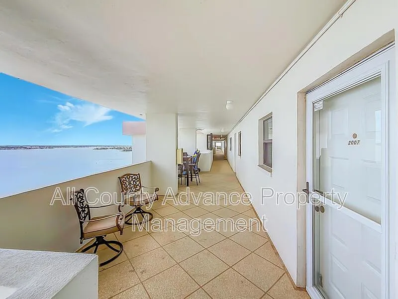2 bed, 2.0 bath, 1111 sqft, $3,995 — Photo 3