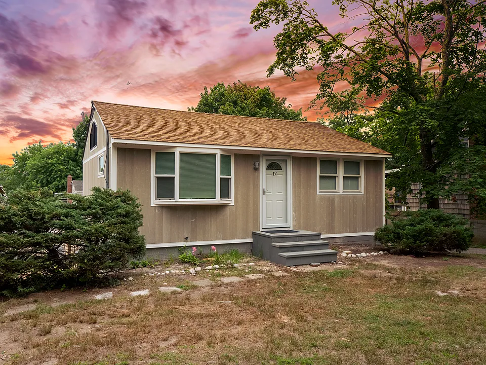 17 Canoe Place Rd