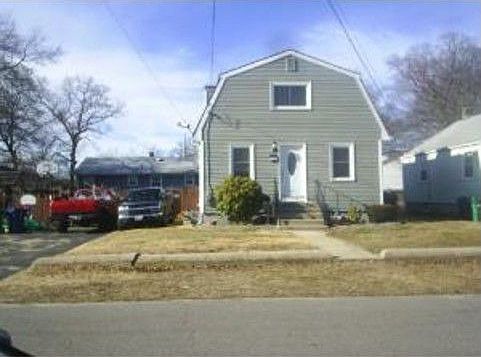 2nd image of 115 Fern St