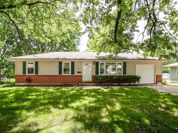 1403 NE 67th St, Gladstone, MO 64118