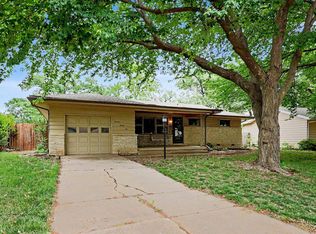 1322 N Lakeview Dr, Derby, KS 67037