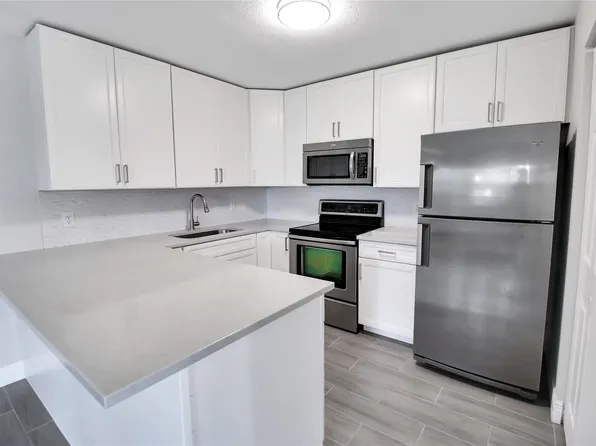 410 Pine Glen Lane #D1, Greenacres, FL 33463