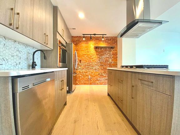 2nd image of 1706 N Marshall St Unit 2