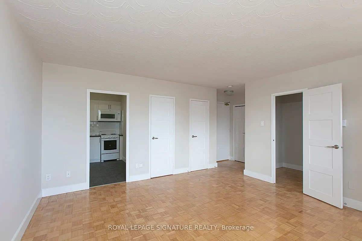 Building Photo - 525 Eglinton Ave E #900