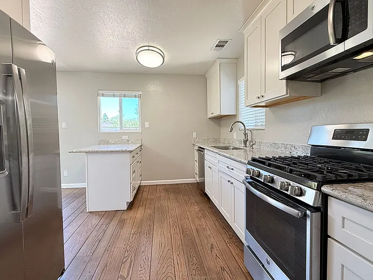205 Barbara Ct — Photo 25