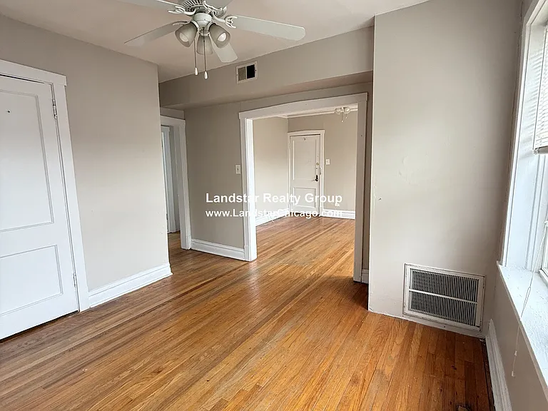 3052 W Berteau Ave #3 — Photo 3
