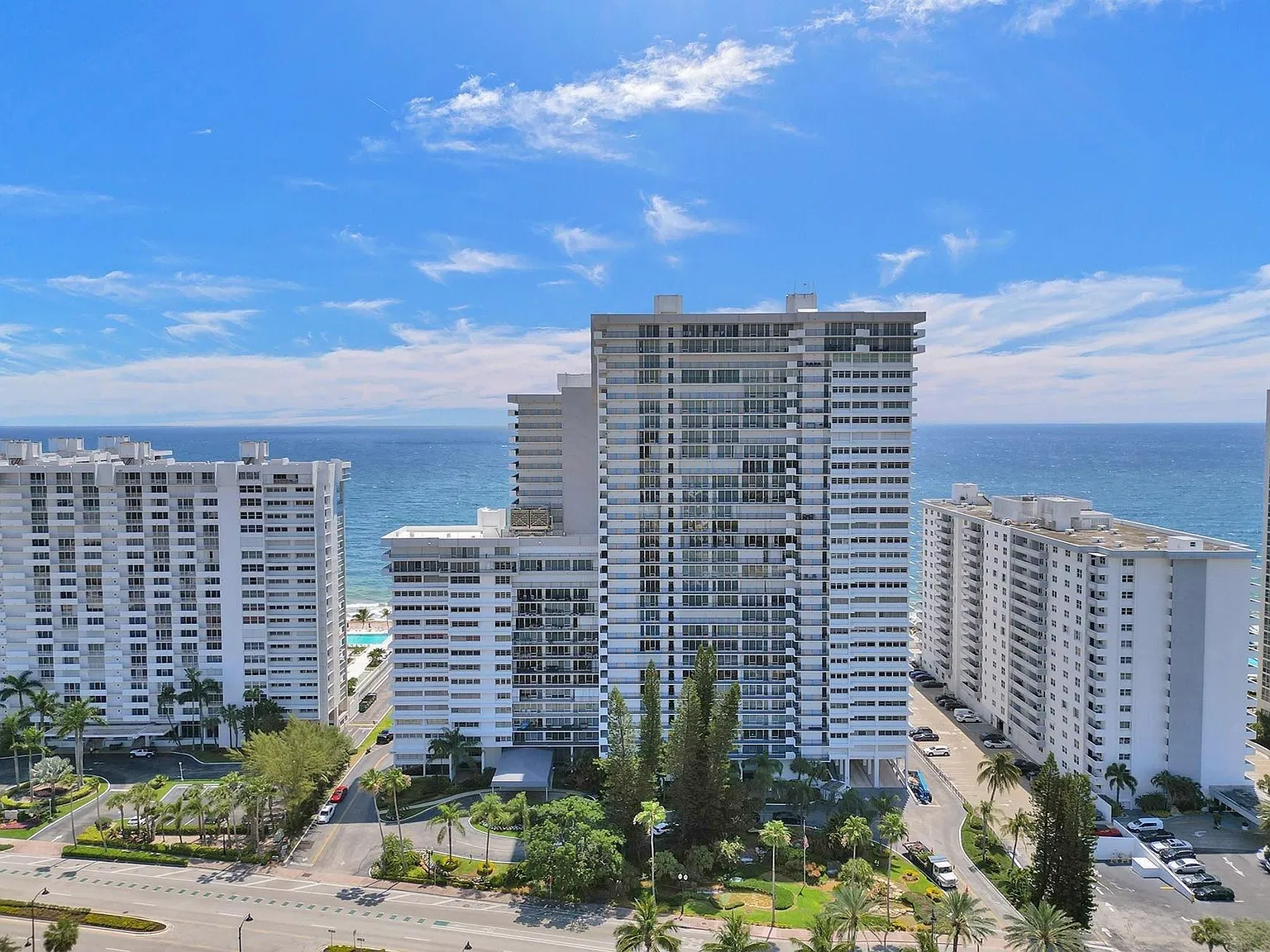 1 bed, 2.0 bath, 1450 sqft, $3,500 — Photo 2